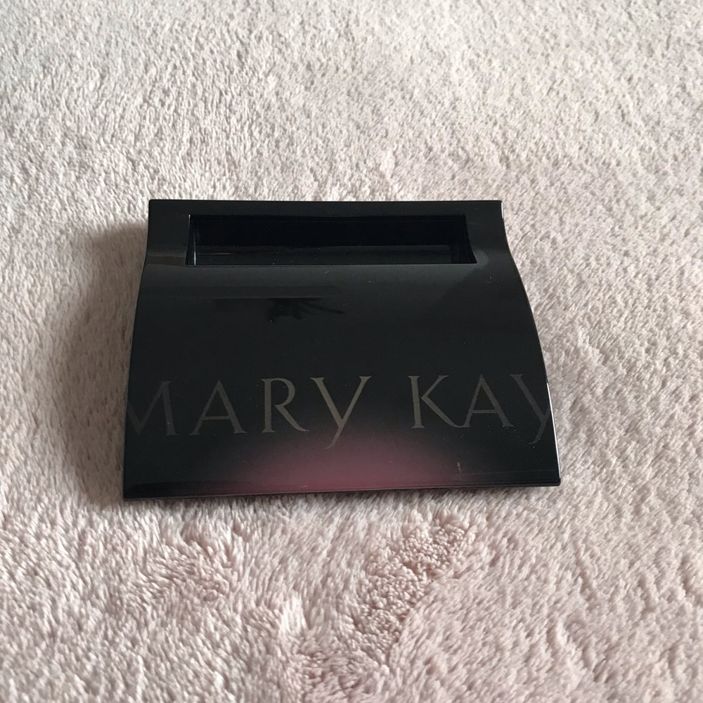 Mary Kay Compact - Picture 6 of 11